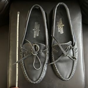 Minnetonka black leather moccasins 9.5/ 10